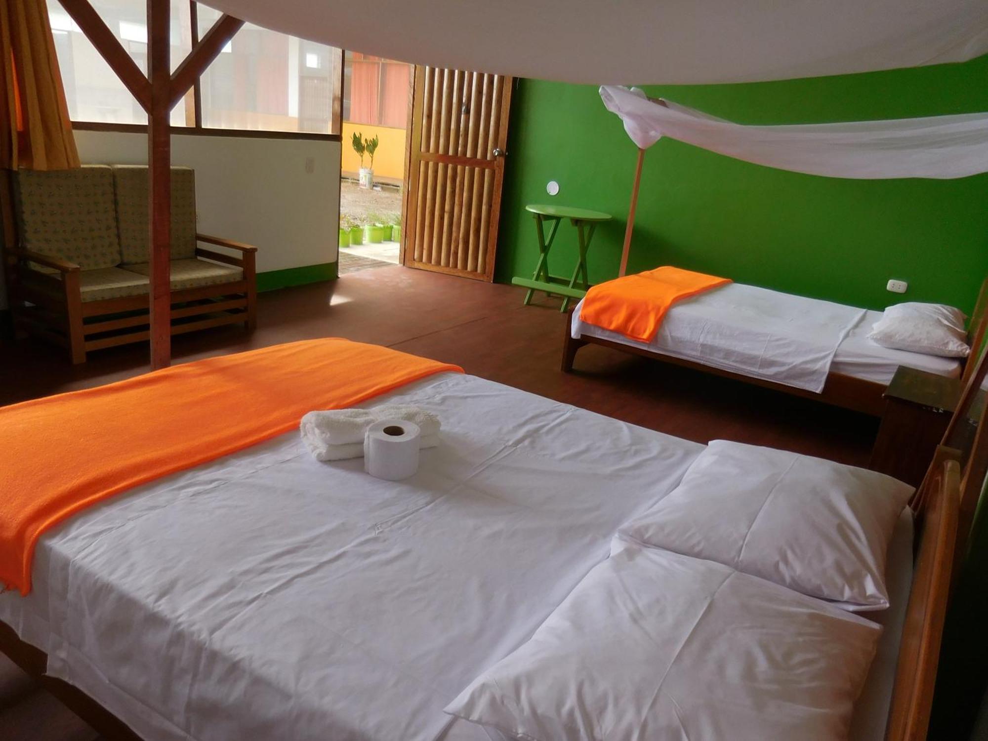 Tambopata Hostel プエルト・マルドナード エクステリア 写真