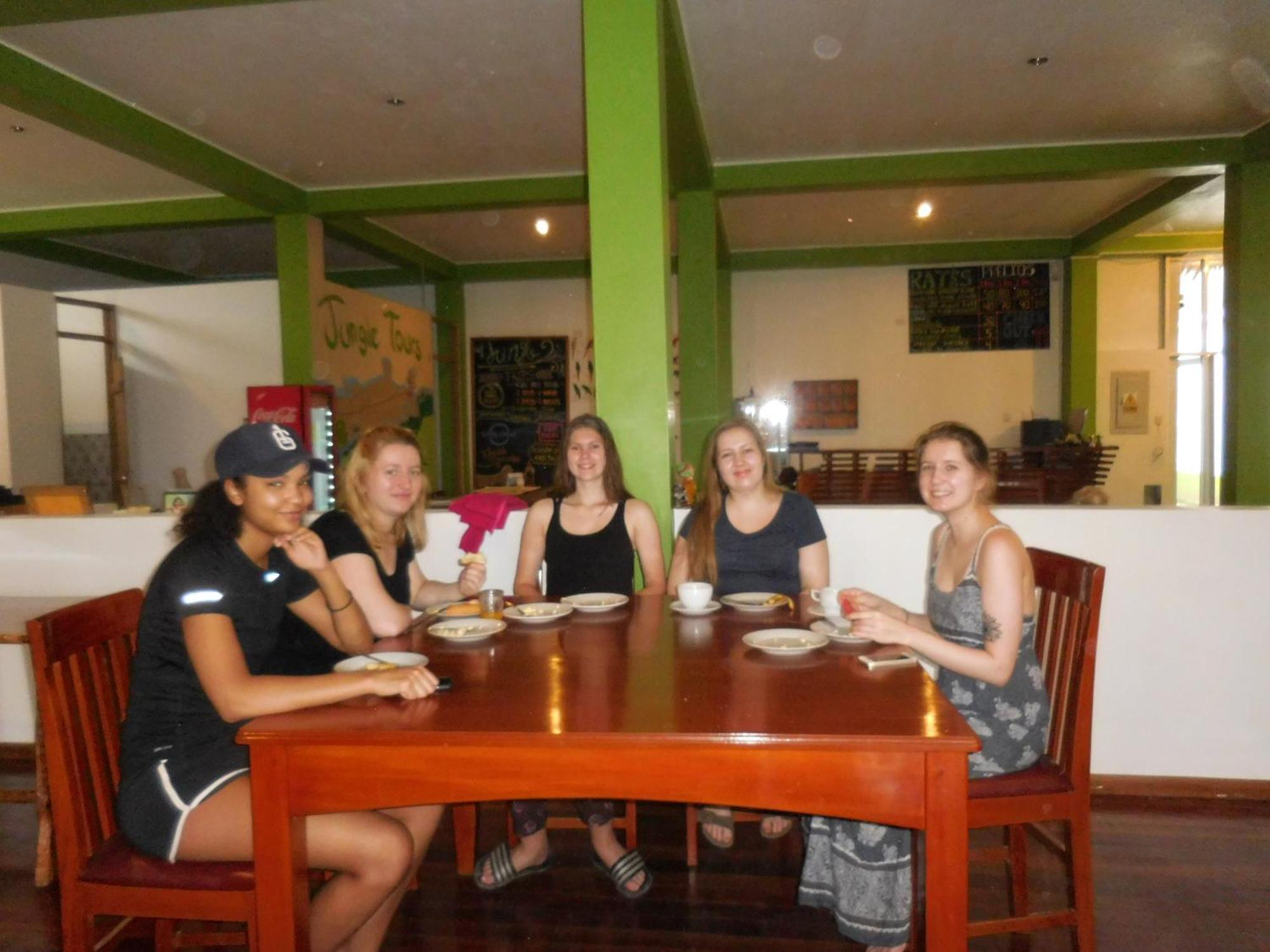 Tambopata Hostel プエルト・マルドナード エクステリア 写真