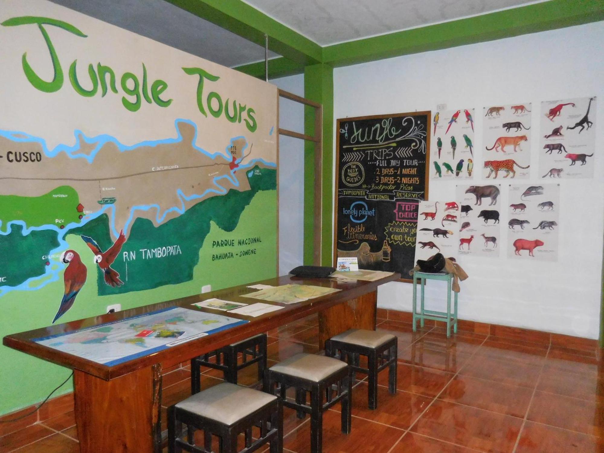 Tambopata Hostel プエルト・マルドナード エクステリア 写真