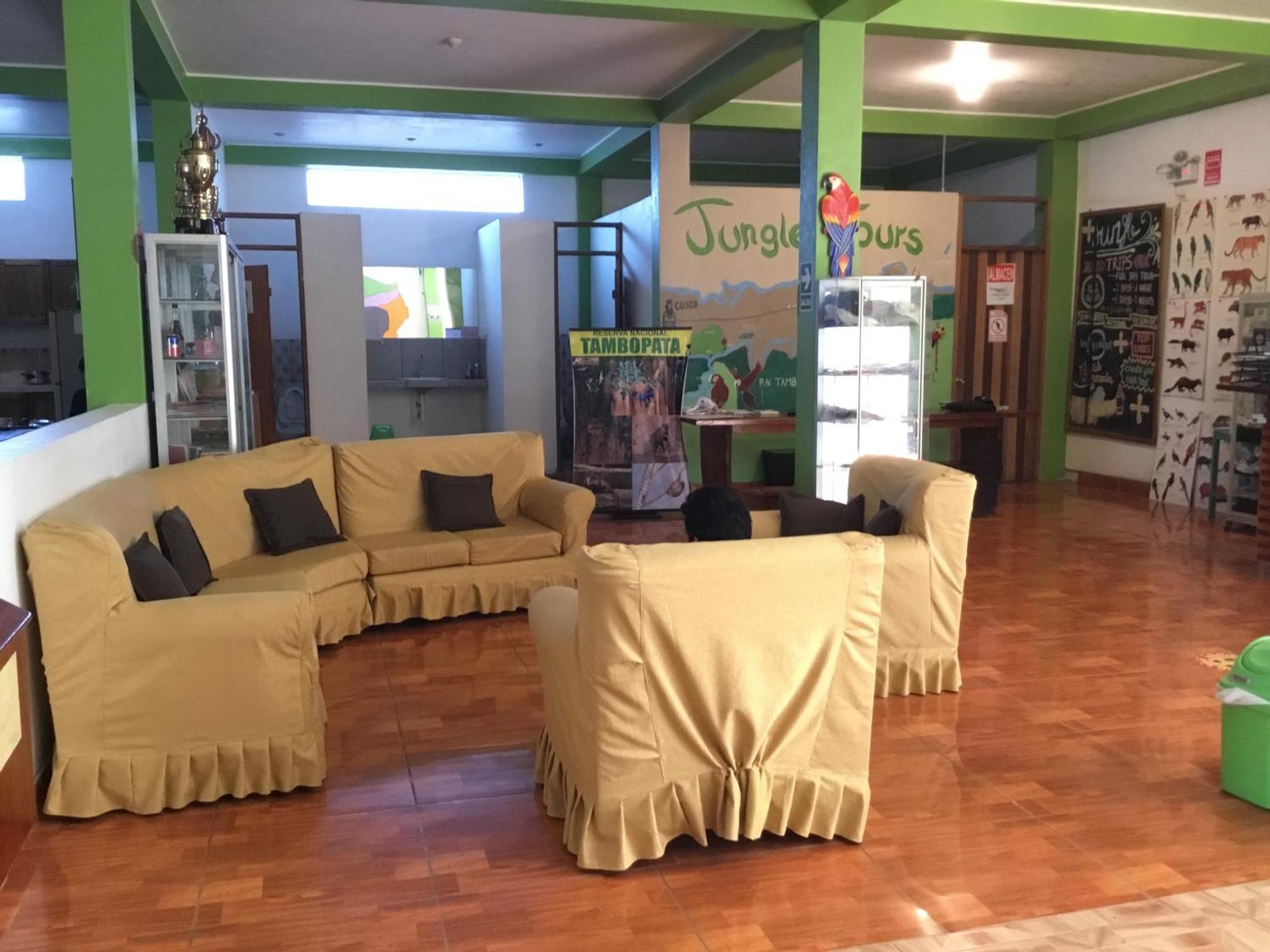 Tambopata Hostel プエルト・マルドナード エクステリア 写真