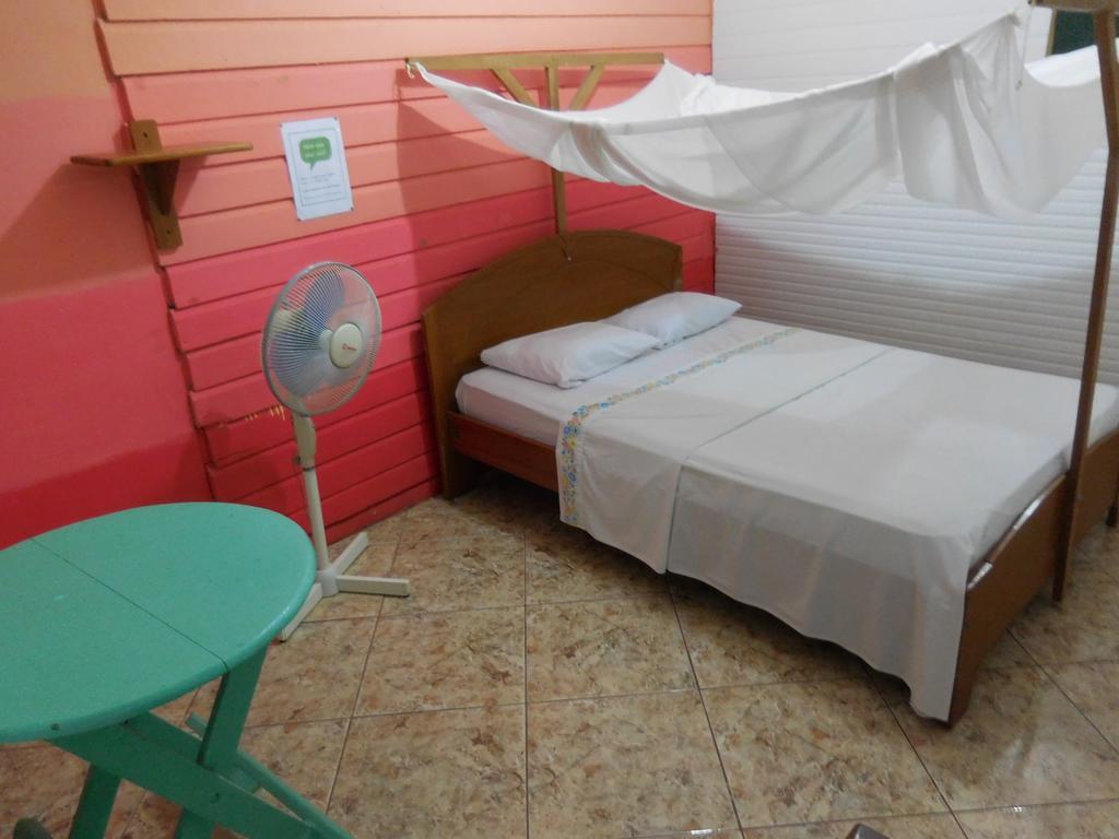 Tambopata Hostel プエルト・マルドナード エクステリア 写真